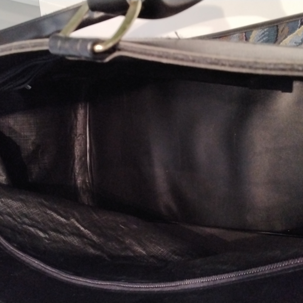 Vintage Jordache midsized tapestry weekender bag (20" wide x 13" high) - Picture 9 of 9